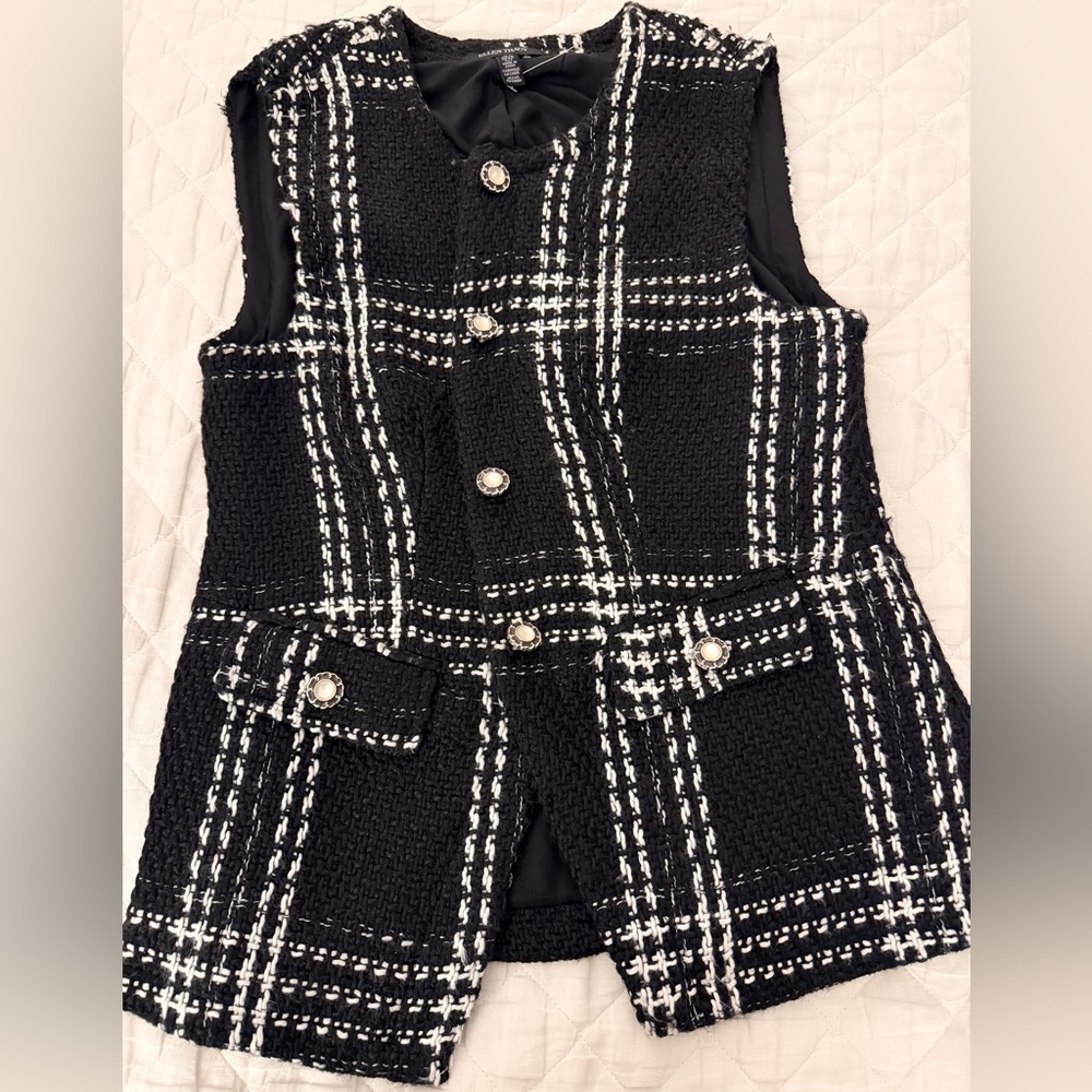 Ellen Tracy Black and White Knit Detail